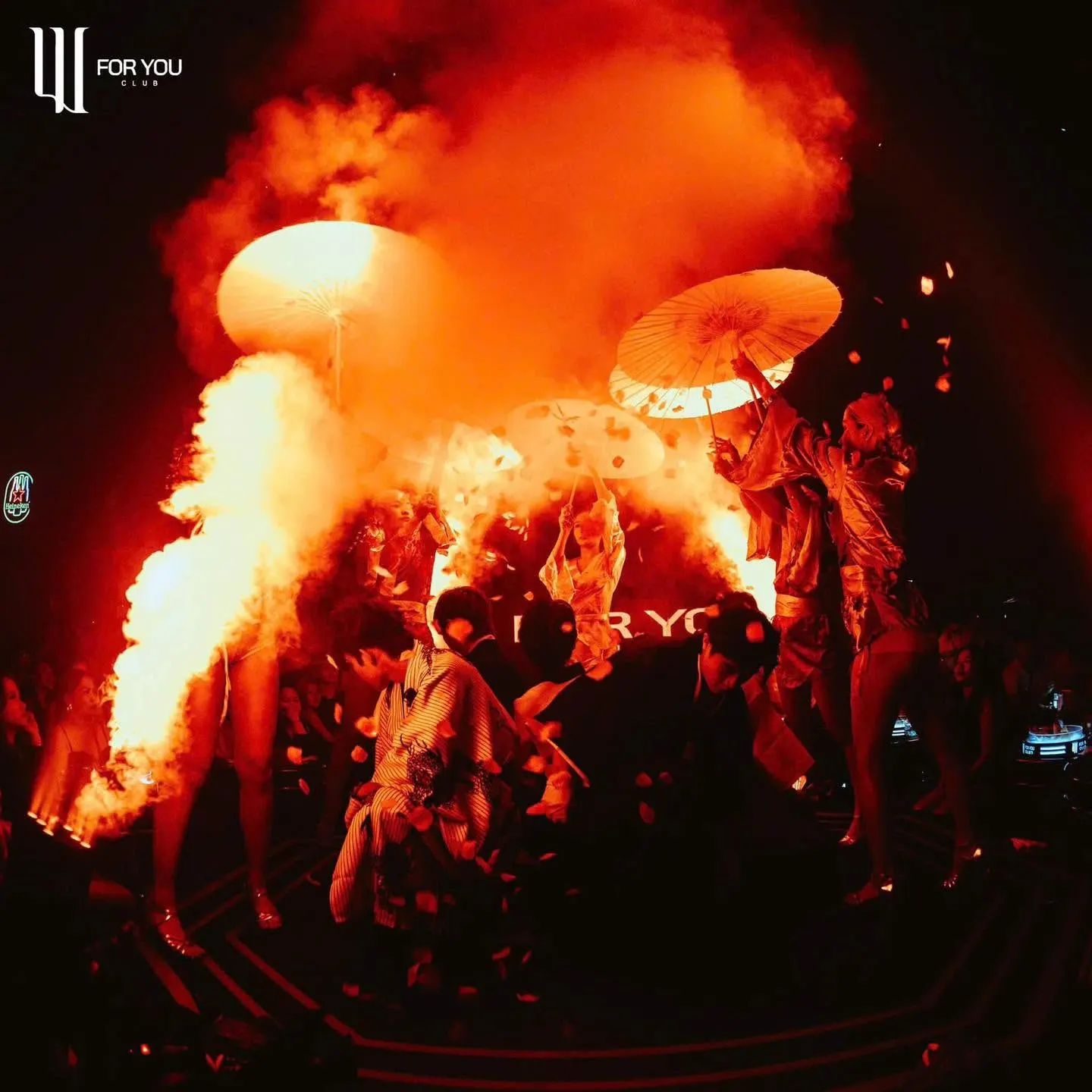 Sân khấu For You Club